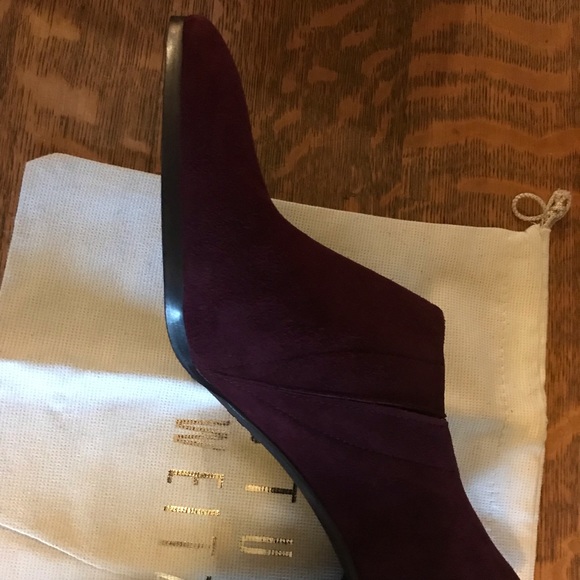 Stuart Weitzman Bordeaux Suede Booties Size 9N and NWT - Picture 2 of 10